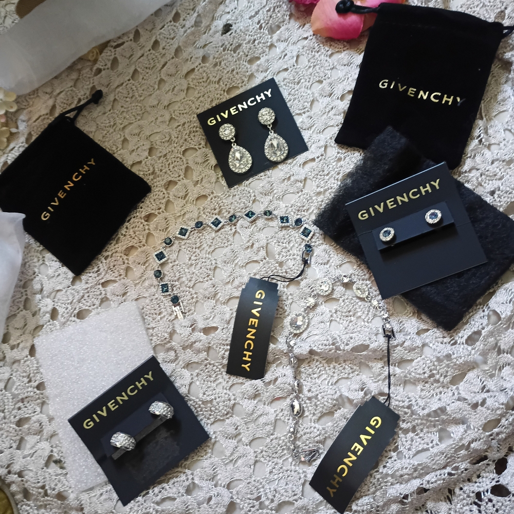 Givenchy Sparkling Accessory Collection - Picture 9 of 11